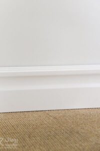 قرنیز چوبی سفید