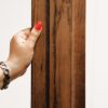 قرنیز چوبی روسلا، قرنیز روکش چوب در دست به حالت عمودی