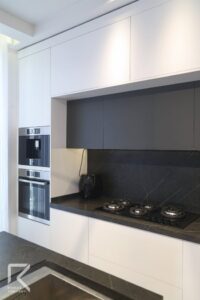 کابینت سفید مشکی مدرن