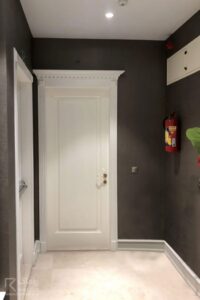 درب چوبی اداری سفید تک قاب