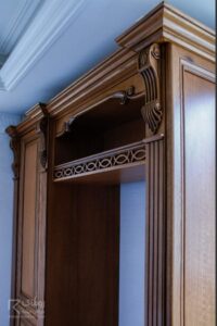 دکوری کابینت چوبی با تاج کابنت کلاسیک