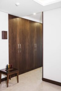 کمد دیواری ساده دو درب با روکش گردو