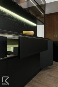 کابینت شیشه ای دارک لند