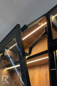 کابینت شیشه ای دارک لند