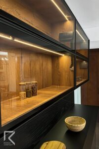 کابینت شیشه ای دارک لند