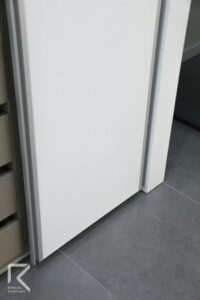 پنل کمد دیواری ریلی سفید