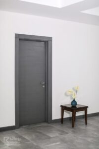 در روکش چوب بلوط با رنگ گری واش