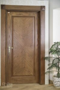 درب چوبی کلاسیک قهوه ای