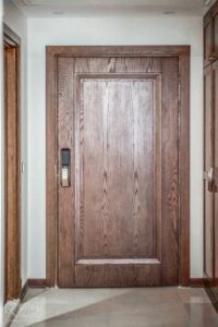 درب تمام چوب تک قاب روکش بلوط کلاسیک با دستگیره دیجیتال