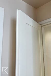 پنل درب سفید اتاق خواب