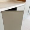 کابینت آشپزخانه ایرلند، جزئیات درب پایین زیر صفحه سفید