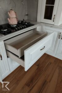 کشوی کابینت روکش بلوط کلاسیک