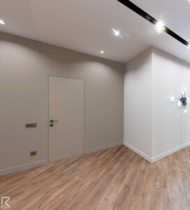 درب بدون چارچوب لاتویا