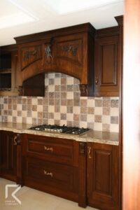 کابینت کلاسیک بالای هود از جنس چوب راش فتدقی