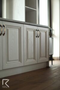 کابینت زمینی روکش بلوط پتینه کرم طلایی