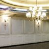 دیوارپوش چوبی وینتر، دیوارپوش سفید در سالن زیر لوستر