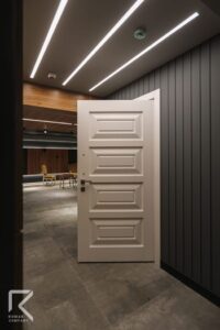 درب سفید لاکچری چوبی چهار قاب