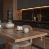 کابینت آشپزخانه کینگ‌لند، نمای نزدیک میز چوبی متصل به جزیره