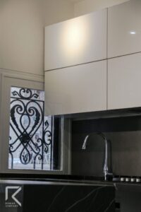 کابینت هایگلاس ساده آشپزخانه کوچک