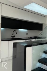 کابینت آشپزخانه مدرن سفید مشکی