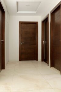 درب اتاق میلان