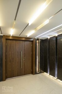 درب بزرگ ورودی چوبی