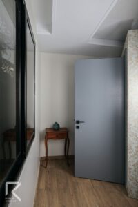 مدل در روکش چوب طوسی رنگ