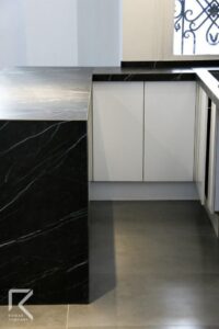 کابینت های گلاس ساده بدون دستگیره