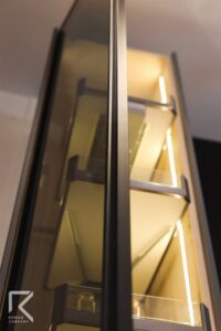 دکوری شیشه ای کابینت مدرن