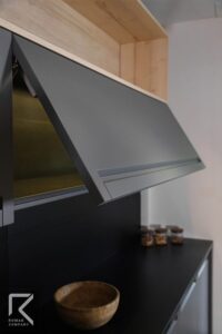 کابینت مدرن با بازشوی جک دار