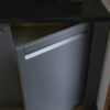 کابینت آشپزخانه میدلند، درب پایین باز زیر صفحه مشکی