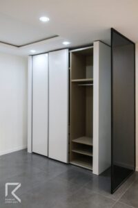 کمد دیواری ریلی سفید ساده