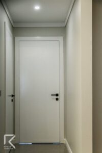 درب مدرن ساده و سفید