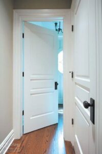 درب چوبی سفید