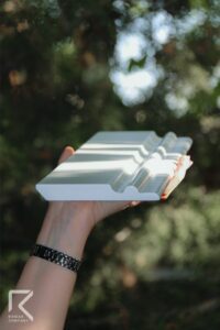 قرنیز رنگ روشن سفید