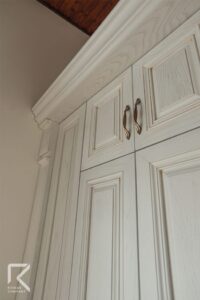 پنتری کابینت آشپزخانه کلاسیک
