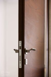 دستگیره درب چوبی مدرن