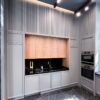 کابینت آشپزخانه راک لند، دیوار کابینت با سینک و قاب چوبی بالا