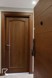 درب چوبی روستیک ماهاگونی قوس دار