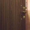 درب ضد سرقت مارشال، نمای نزدیک رگه چوب و قفل