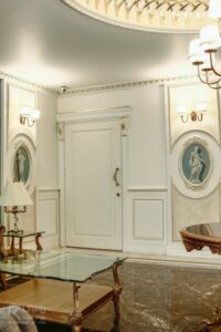 درب شیک سفید طلایی کلاسیک