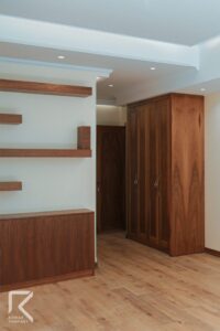 کمد دیواری روکش گردو دو رنگ قاب تونیک