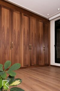 کمد دیواری روکش گردو ابلق نئوکلاسیک گردویی رنگ