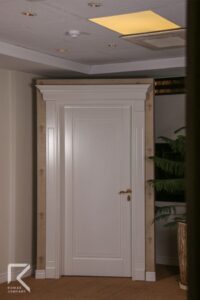 مدل در سفید چوبی