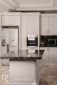 جزیره کابینت سفید آشپزخانه نئوکلاسیک