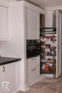 پنتری و اکسسوری کابینت سفید تک قاب