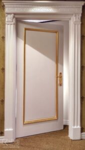 درب چوبی سفید