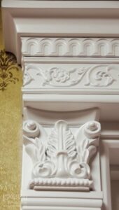 درب سفید روکش طلا