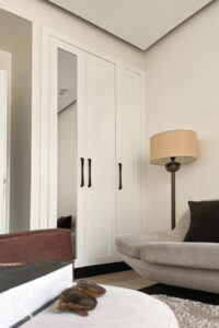 کمد دیواری سفید آینه دار