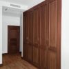 کمد دیواری تنریف، کمد گردویی در راهرو
